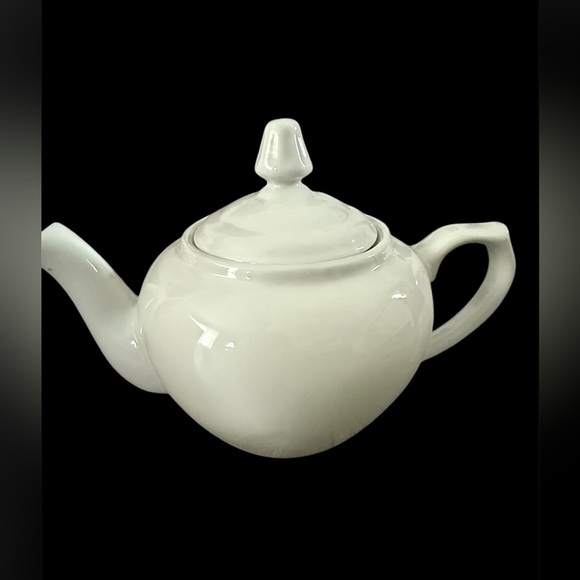 Cordon Bleu B.I.A Classic White (Smooth) Teapot with Lid excellent condition - Picture 1 of 8